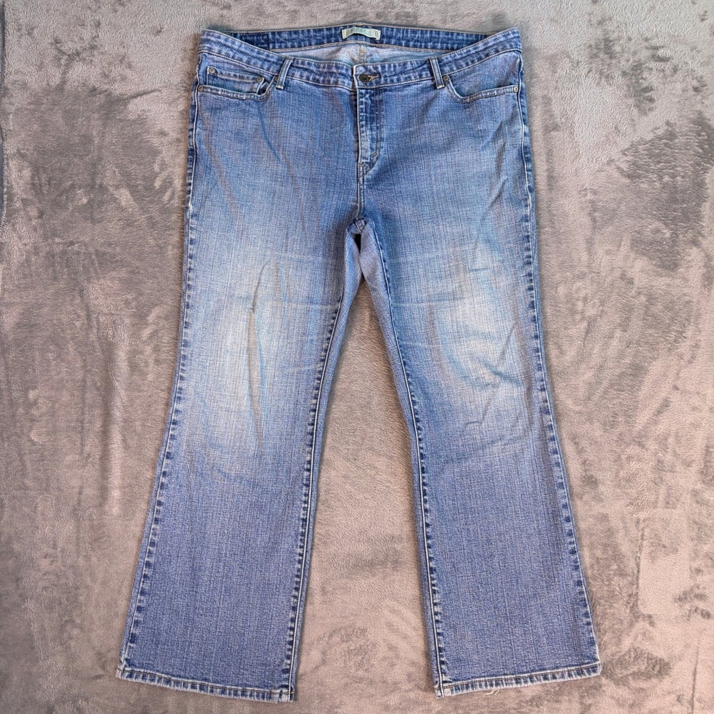 Levi's 590 Bootcut Jeans Womens 18W Short Blue Medium Wash Stretch Denim Western